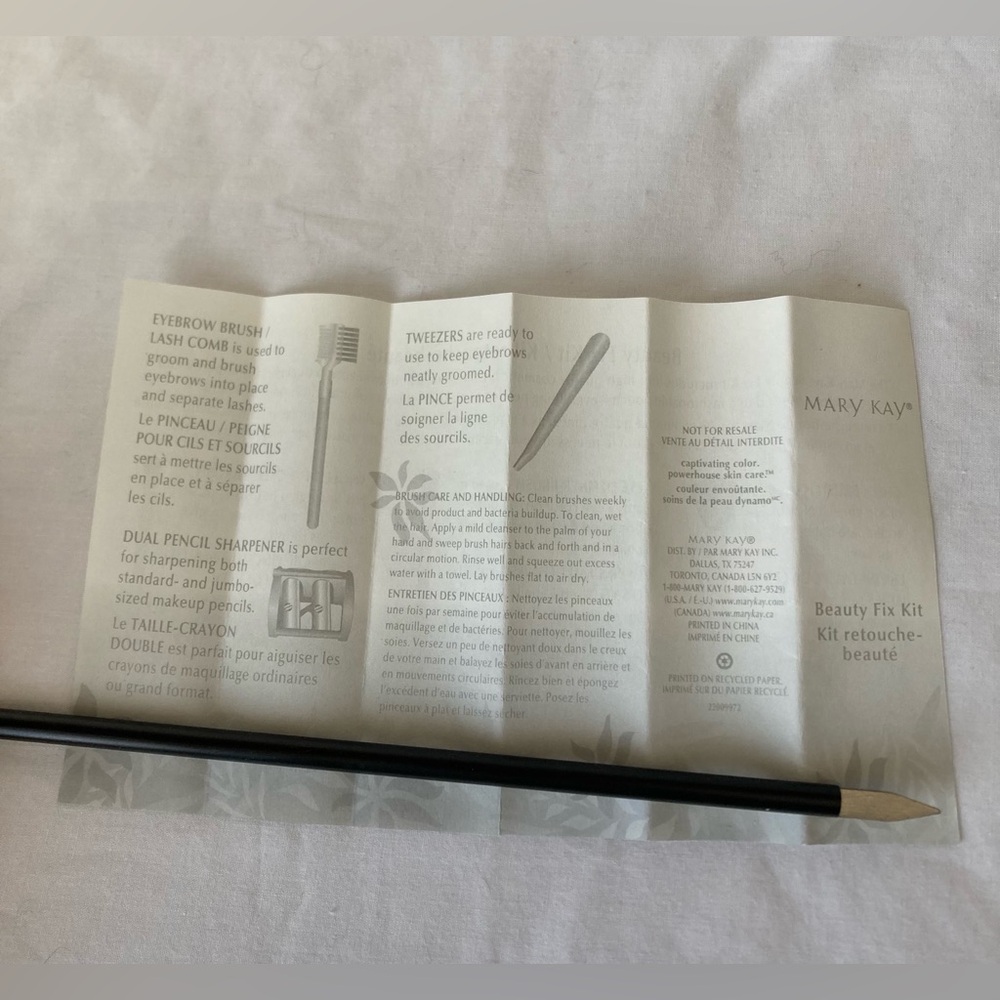 New Mary Kay Fix Kit 7 Piece W/ Zip Pouch Tweezers Brushes Sharpener Etc - Picture 10 of 10